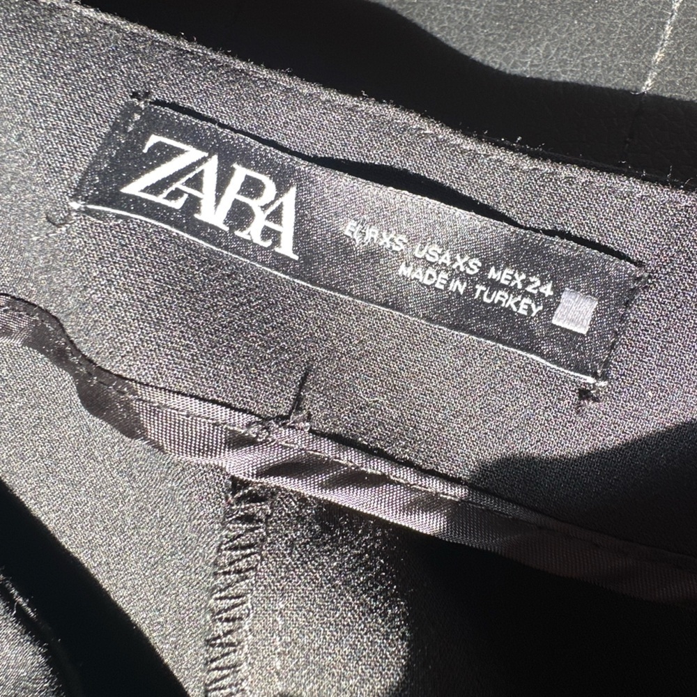 Zara Elegant High Waisted Black Short with Gold Buttons - Picture 7 of 7